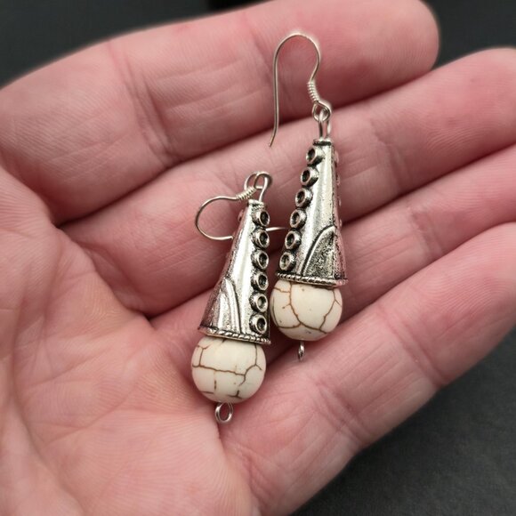 Silver Plated Unique White Howlite Stone Earrings A6749 - Picture 3 of 5